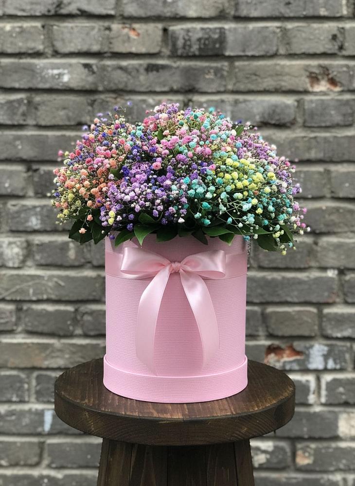 Цветочная композиция из Гипсофила и Розы в шляпной коробке в Парабели