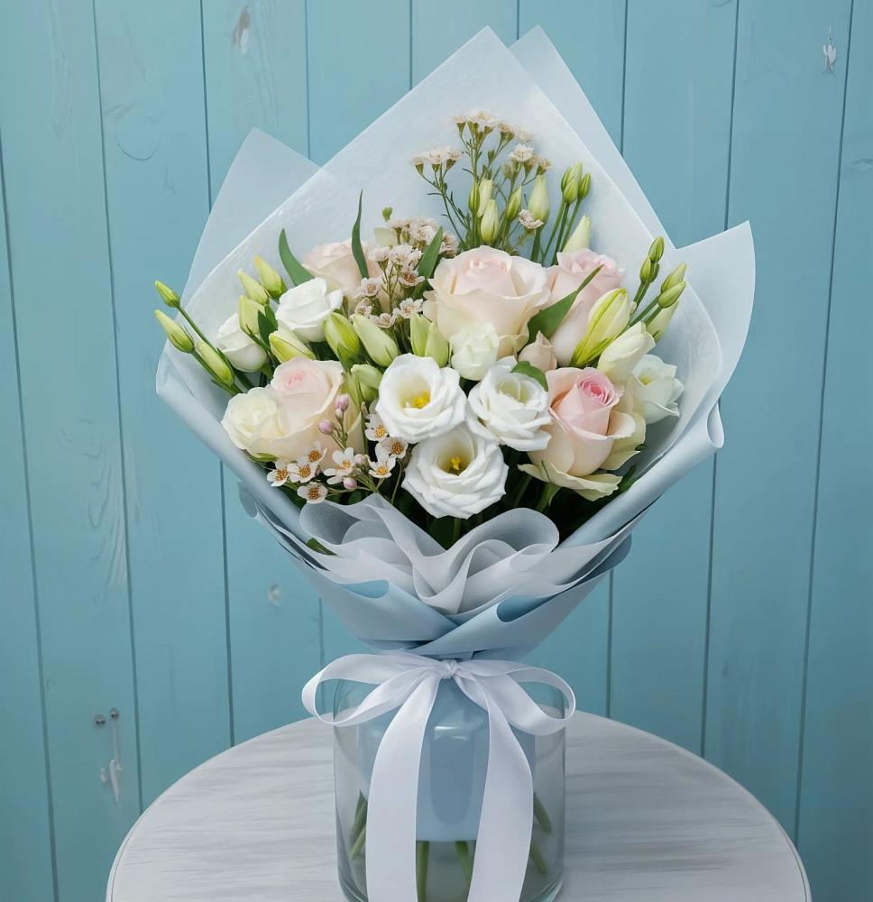 Букет цветов из: Розы и Лизиантусы в Парабели