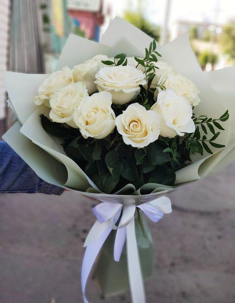 Букет Белые розы Проуд в Парабели