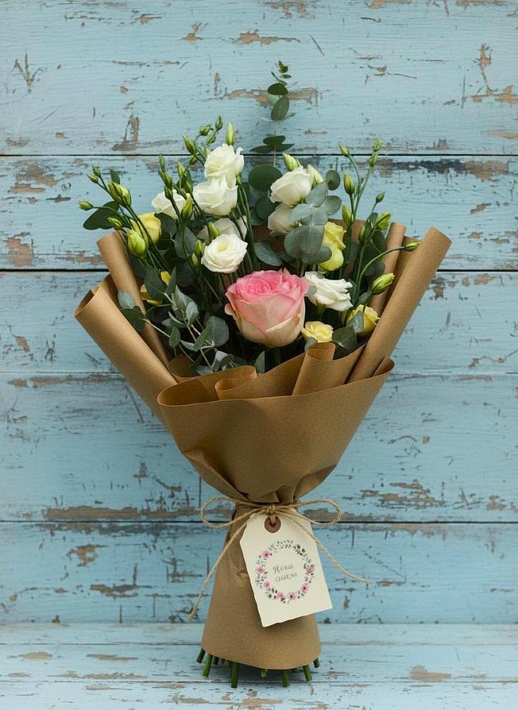 Букет цветов из: Розы и Лизиантусы в Парабели