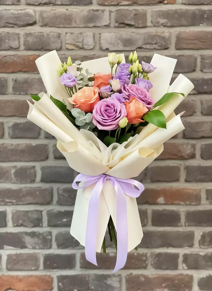 Букет цветов из: Лизиантусы и Розы в Парабели