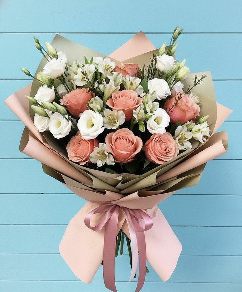 Букет цветов из: Розы, Альстромерии и Лизиантусы в Парабели
