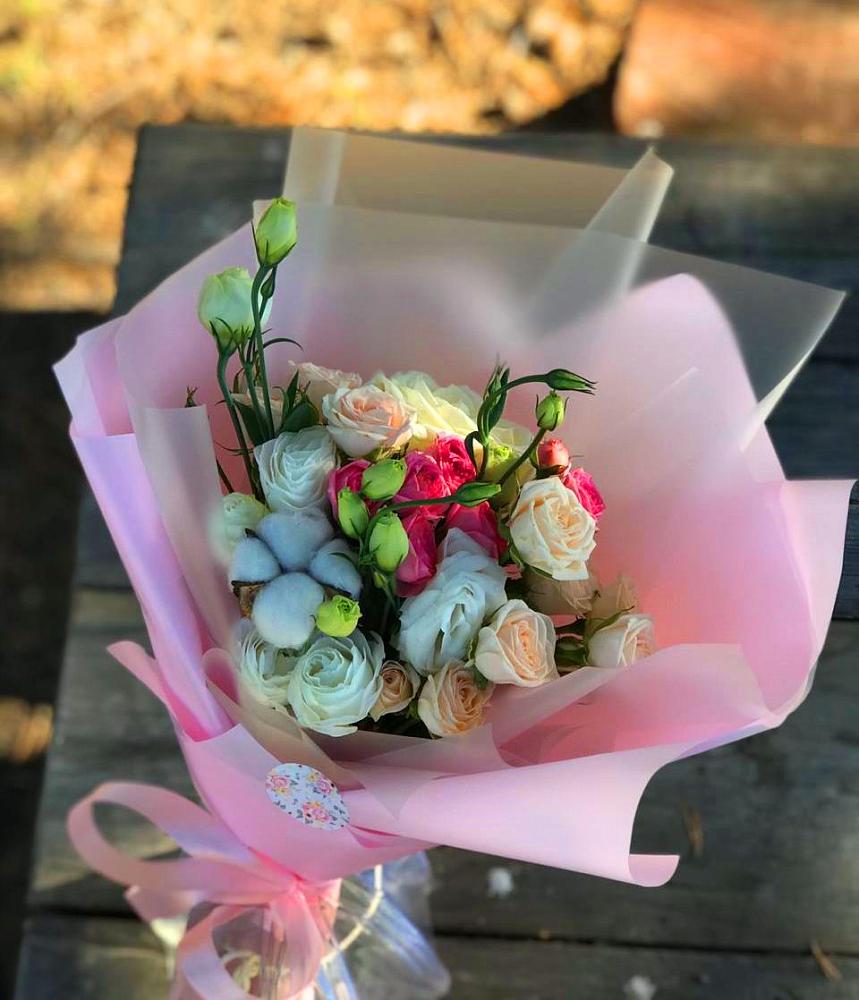 Букет цветов из: Розы и Лизиантусы в Парабели