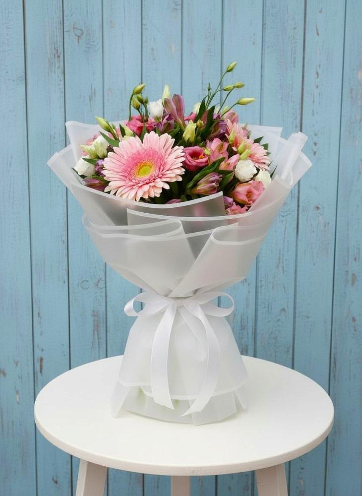 Букет цветов из: Герберы, Альстромерии и Лизиантусы в Парабели