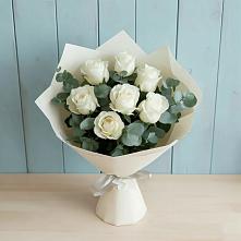 Букет Белые розы в Эвкалипте в Парабели