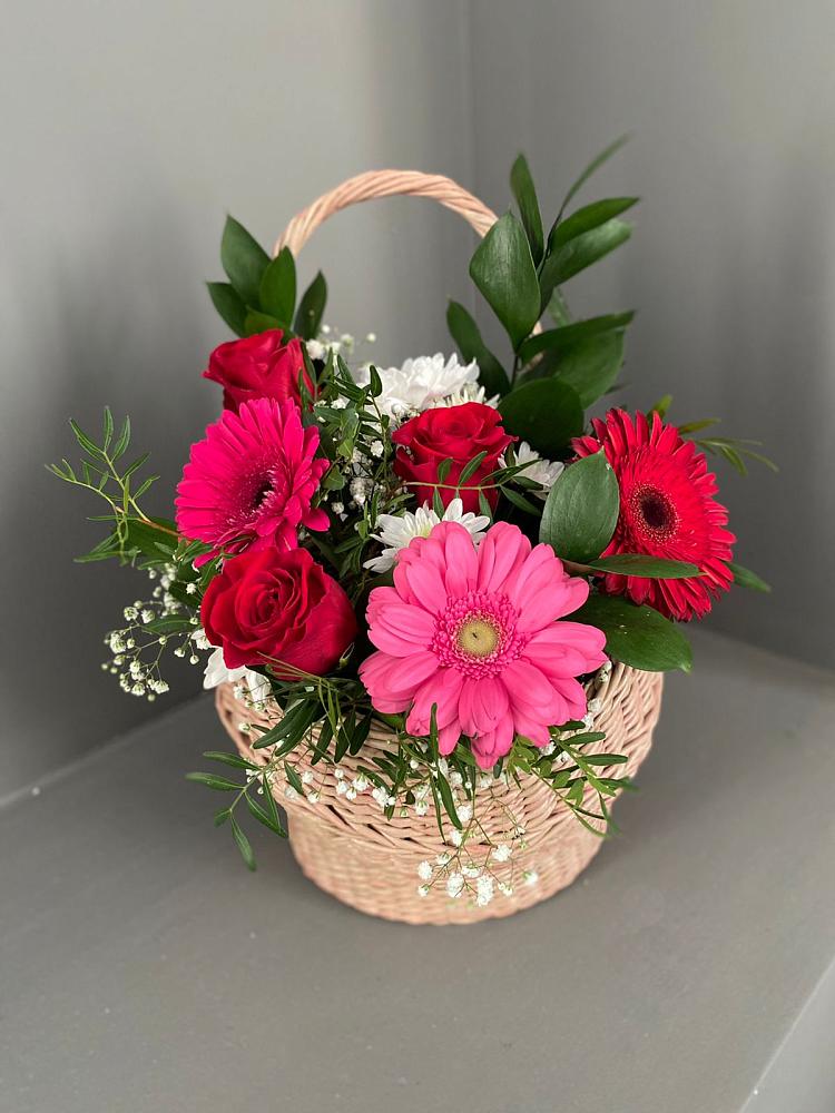 Цветочная композиция из Розы, Хризантемы и Герберы в корзине в Парабели