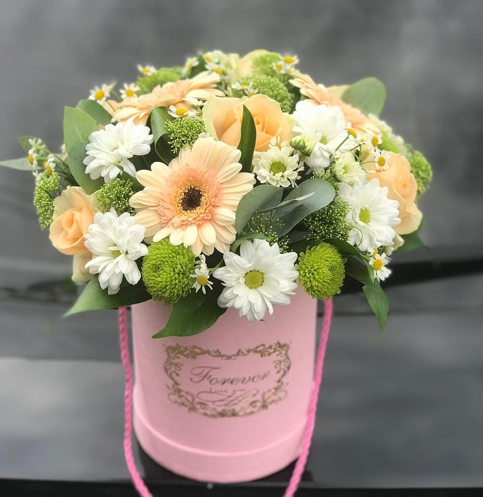 Цветочная композиция из Розы, Герберы и Хризантемы в шляпной коробке в Парабели