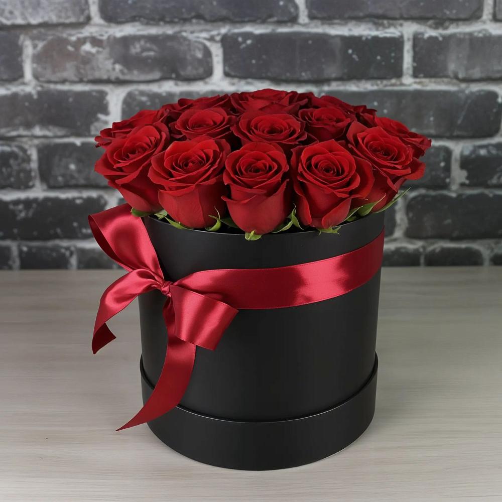 Цветочная композиция из Розы в шляпной коробке в Парабели