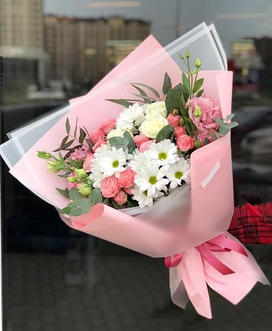 Букет цветов из: Розы, Лизиантусы и Хризантемы в Парабели