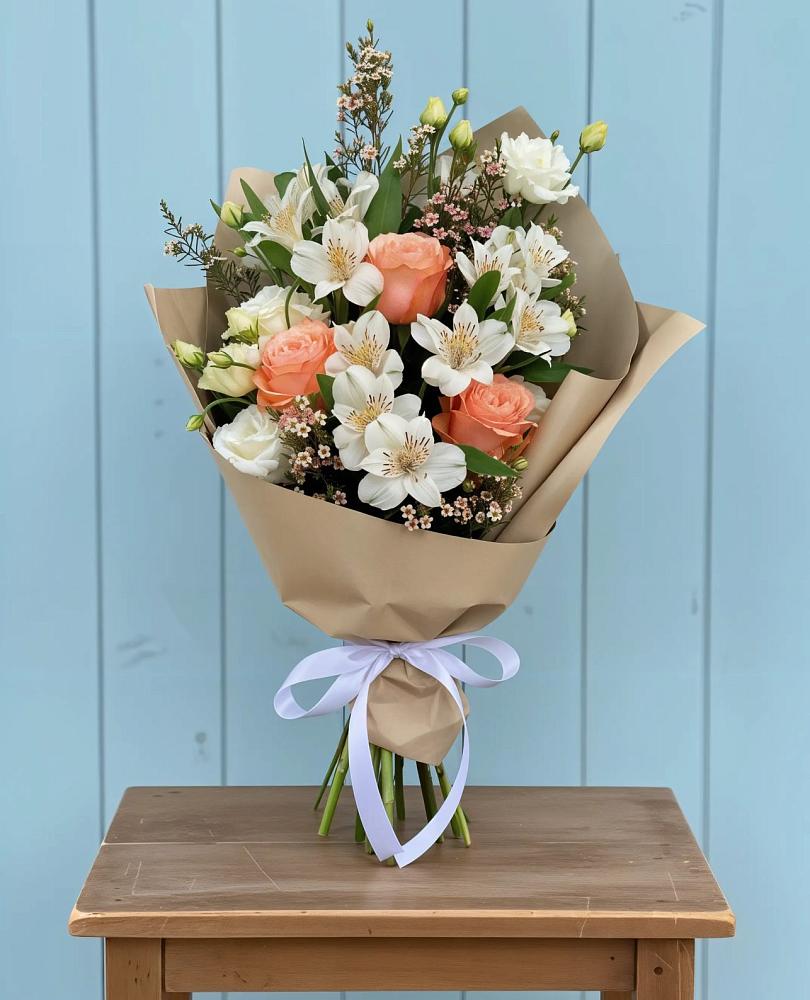 Букет цветов из: Альстромерии, Лизиантусы, Розы и Хризантемы в Парабели