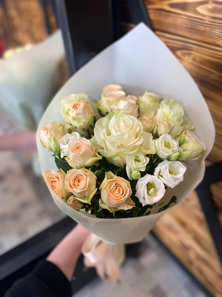 Букет цветов из: Розы и Лизиантусы в Парабели