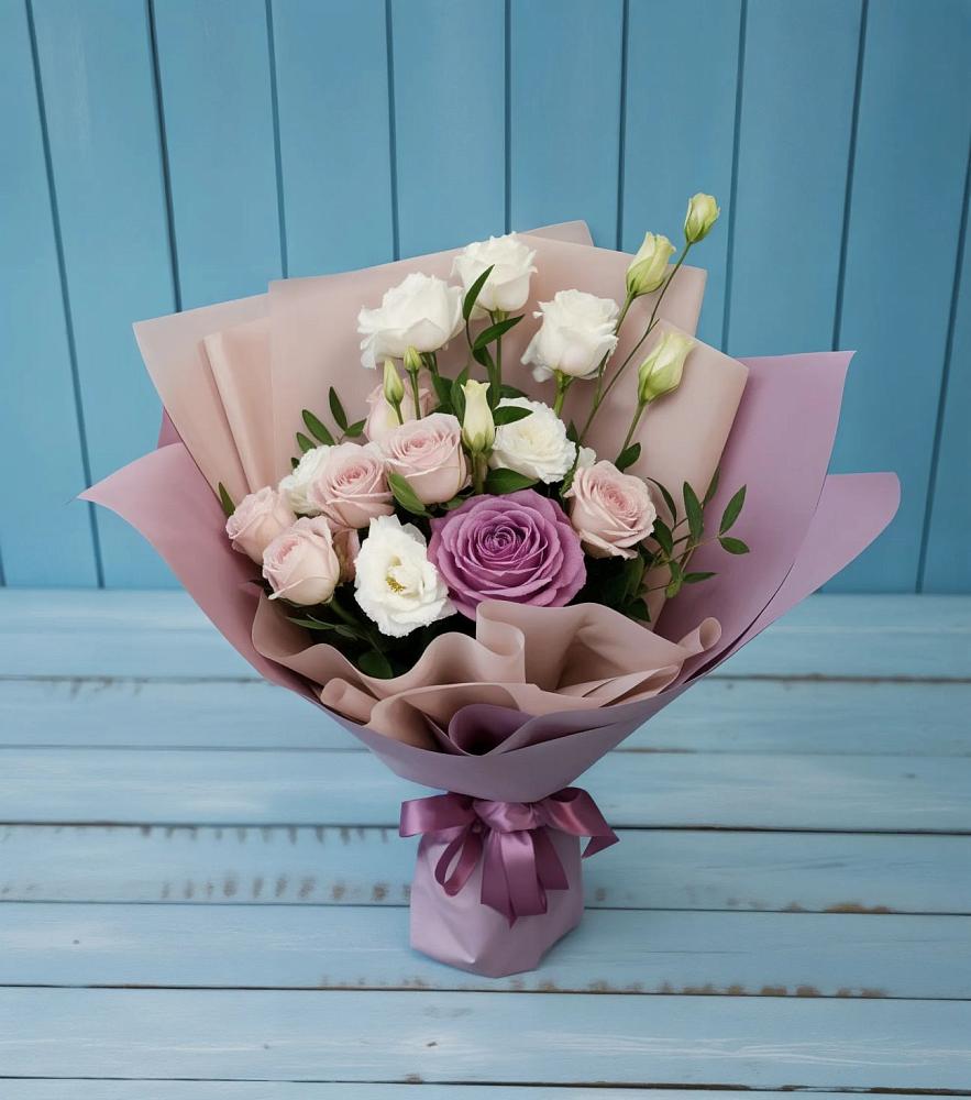 Букет цветов из: Розы и Лизиантусы в Парабели